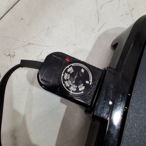 BLACK AND DECKER FAMILY SIZED ELECTRIC GRIDDLE - 20"X11" - BLACK (MODEL: GD1811BC) image 2