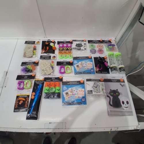 20PC+ HALLOWEEN PARTY DECORATIONS AND ACCESSORIES - ASSORTED image 2