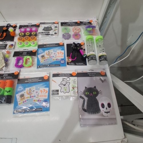 20PC+ HALLOWEEN PARTY DECORATIONS AND ACCESSORIES - ASSORTED image 4