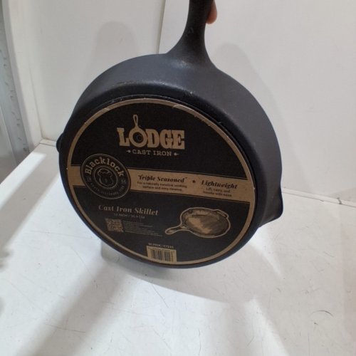 LODGE CAST IRON SKILLET-12" image 3
