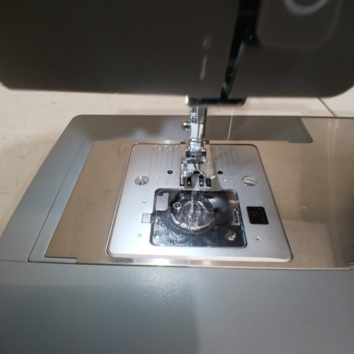 SINGER 4423 HEAVY DUTY SEWING MACHINE image 2