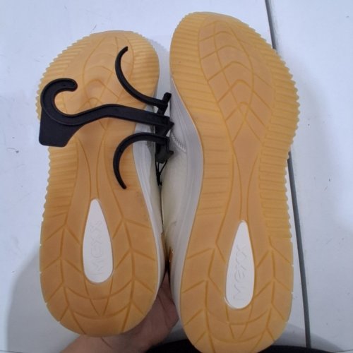 WOMEN'S MEXX CASUAL SNEAKER SHOES - SIZE 7 - WHITE/GOLD image 4