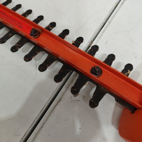 BLACK+DECKER LITHIUM MAX CORDLESS POLE HEDGE TRIMMER - 18" BLADE - 20V - ORANGE (MODEL: LPHT120) image 5