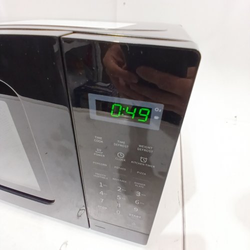 COMFEE COUNTERTOP MICROWAVE OVEN - 0.7 CU.FT/700W - BLACK (MODEL: CM-M201K-BK) image 2