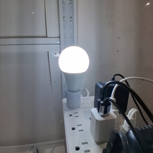 GENERIC LED LIGHT BULB - 9W 220V - COOL WHITE image 2