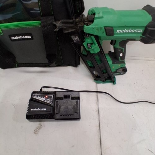 METABO HPT CORDLESS STRIP NAILER KIT - 18 V; 1-1/2" - 3-1/2" NAIL LENGTH; .113" NAIL DIAMETER - GREEN / BLACK (MODEL: NR1890DCA) image 6
