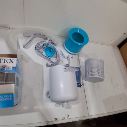 INTEX ABOVE-GROUND POOL DELUXE SKIMMER WITH CONNECTOR HOSE - BLUE/WHITE (MODEL: 28000E) image 2