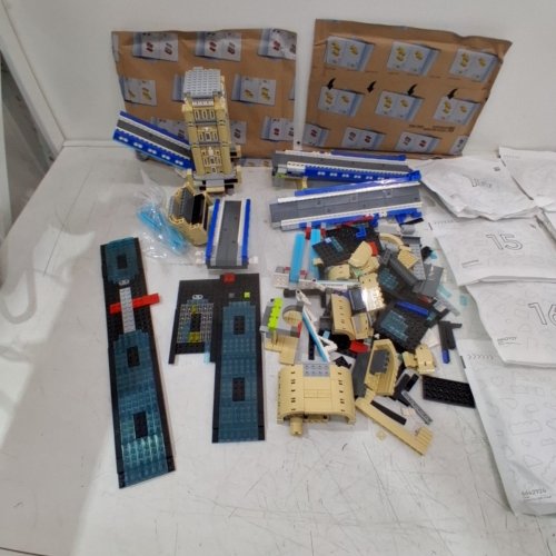 3745PC LEGO ARCHITECTURE TOWER BRIDGE BUILDING SET - AGES 18+ (MODEL: 21067) image 4