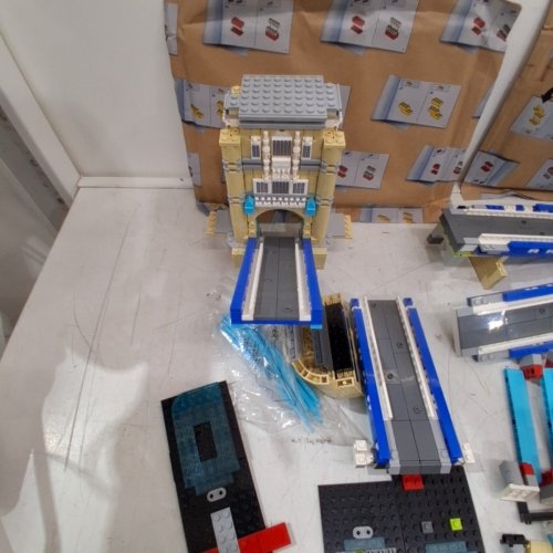 3745PC LEGO ARCHITECTURE TOWER BRIDGE BUILDING SET - AGES 18+ (MODEL: 21067) image 6