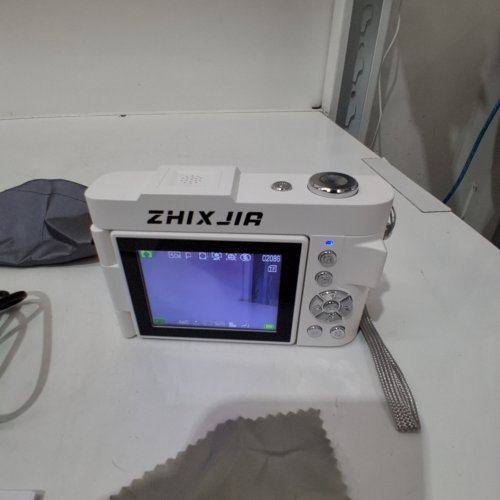 ZHIXJIA 4 K DIGITAL CAMERA WITH 16X DIGITAL ZOOM AND 2.8" FLIP SCREEN DISPLAY - WHITE image 2