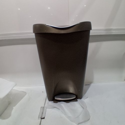 UMBRA BRIM 13 STEP TRASH CAN WITH LID - 50 L - BROWN (MODEL: 31623425) image 2