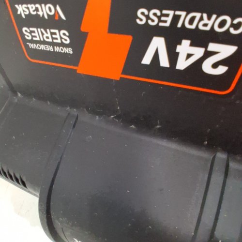 VOLTASK CORDLESS ELECTRIC SNOW SHOVEL WITH 1 BATTERY & CHARGER - 13" - 24V - BLACK/ORANGE (MODEL: CSS007-130OR-CAVK) image 4