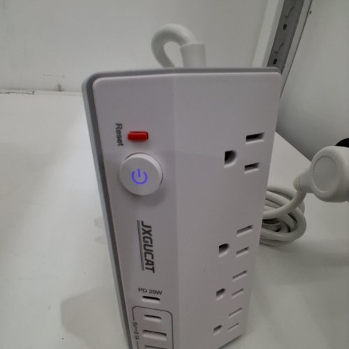 JXGULCAT POWER STRIP WITH DESK CLAMP, 4 OUTLETS, PD 20 USB-C, 5V USB-C, AND 2 USB-A PORTS - 125V - WHITE image 2