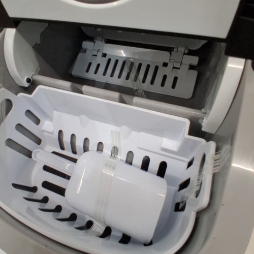 FRIGIDAIRE COMPACT COUNTERTOP ICE MAKER - MAKES 26LBS PER DAY - BLACK (MODEL: EFIC128-BLACK-6C0M) image 3