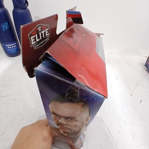 WWE ELITE COLLECTION TOP PICKS DAMIAN PRIEST FIGURINE WITH ACCESSORIES - (MODEL: 202716977) image 3
