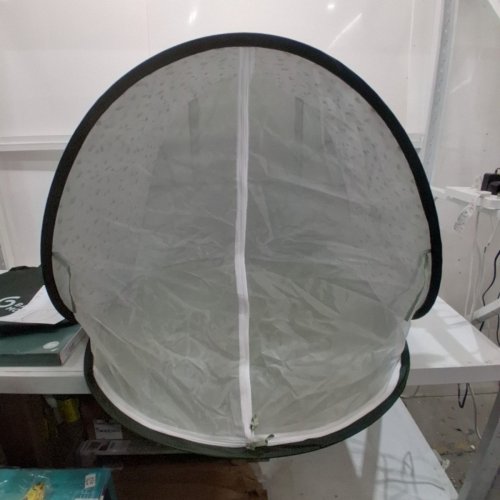 BABY MOOV COLLAPSIBLE FOLDABLE ANTI-UV TENT WITH VELCRO DOOR AND CARRY BAG - 36" X 39" - UPF 50+ - GREEN & WHITE image 2