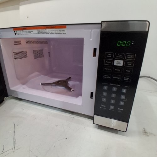 DANBY COUNTERTOP MICROWAVE WITH CHILD LOCK - 1.1 CU.FT. - BLACK STAINLESS STEEL (MODEL: DBMW1126BBS) image 2