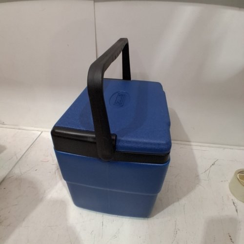 COLEMAN CHILLER PORTABLE INSULATED HARD COOLER - HOLDS UP TO 4 CANS WITH 4LBS OF ICE - 9QT - SAPPHIRE BLUE (MODEL: 6209) image 3