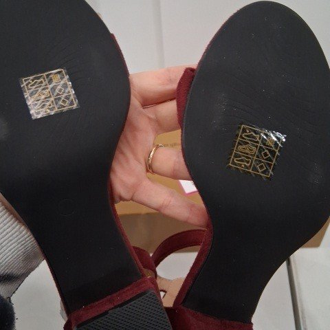 ANKLE STRAP HEELED SANDALS - SIZE 7 - BURGUNDY image 3