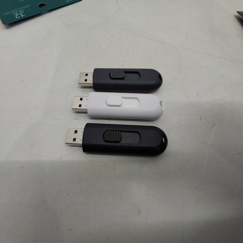 3PK ONN. USB 3.1 FLASH DRIVES - 32GB EACH - BLACK / WHITE/GREY image 2