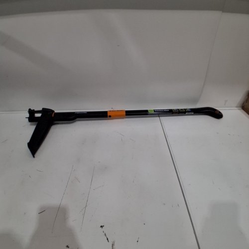 FISKARS 4-CLAW STAND-UP EASY-EJECT WEEDER - 40" - BLACK/ORANGE image 2