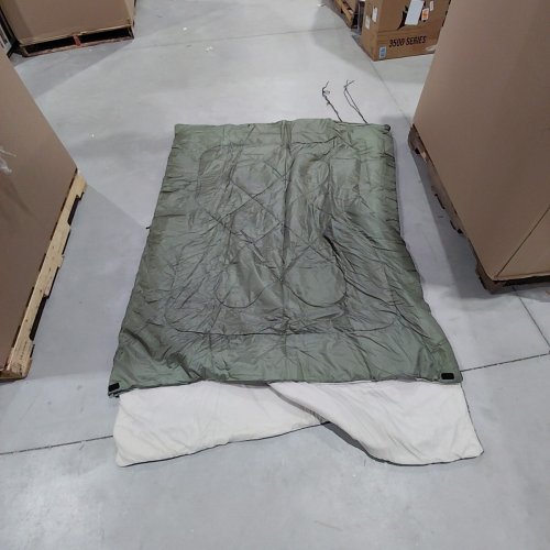 AMAZON BASICS COLD WEATHER CAMPING SLEEPING BAG - DOUBLE - GREEN image 2