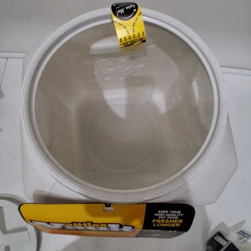 VITTLES VAULT OUTBACK 25LB AIRTIGHT PET FOOD STORAGE CONTAINER image 3