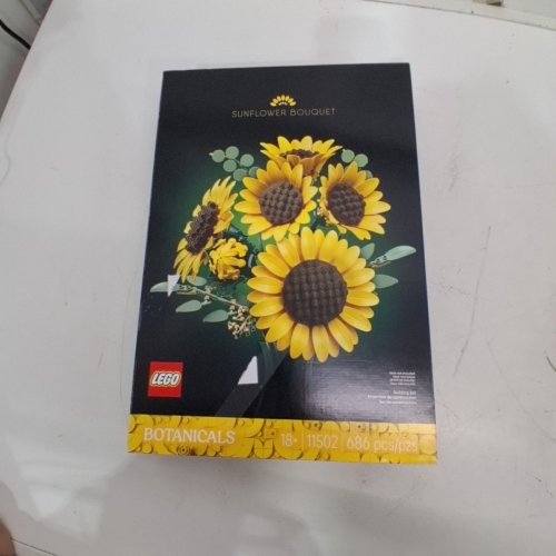 686PC LEGO SUNFLOWER BOUQUET - (MODEL: 11502) image 2