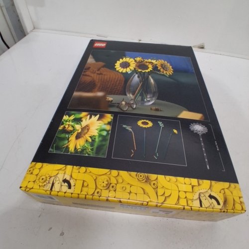 686PC LEGO SUNFLOWER BOUQUET - (MODEL: 11502) image 3