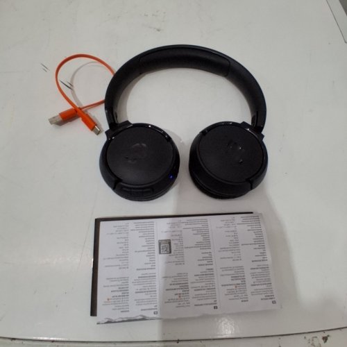 JBL TUNE 520BT WIRELESS ON-EAR HEADPHONES WITH BUILT-IN MICROPHONE AND FOLDABLE DESIGN - BLACK image 3