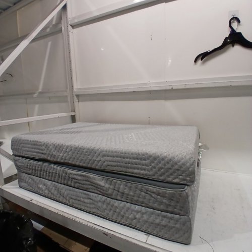 CERTIPUR MEMORY FOAM TRI-FOLD MATTRESS - 38"X74" - GREY image 2