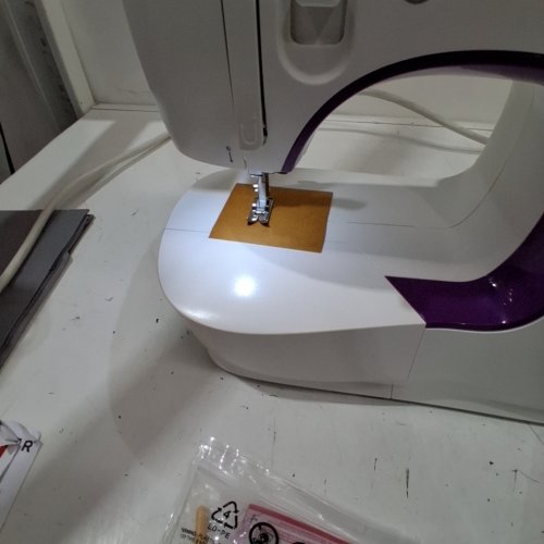 SINGER M3500 32 STITCH SEWING MACHINE - WHITE/PURPLE (MODEL: M3500) image 2