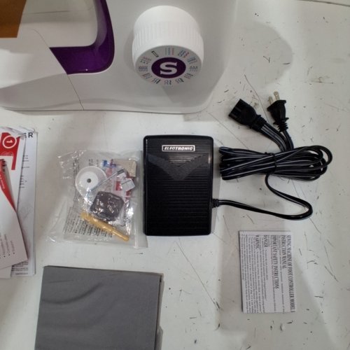 SINGER M3500 32 STITCH SEWING MACHINE - WHITE/PURPLE (MODEL: M3500) image 4