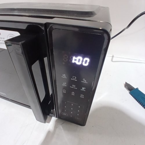 CHEFMAN COUNTERTOP MICROWAVE OVEN - 0.7 CU.FT. - BLACK (MODEL: RJ55-7-V2-CA) image 2
