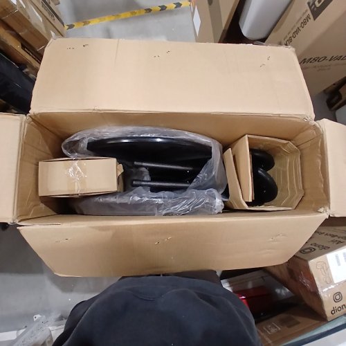 MEDLINE STRONG AND STURDY WHEELCHAIR WITH SWING AWAY LEG RESTS AND 16'' SEAT (MODEL:K1166N22S) image 2