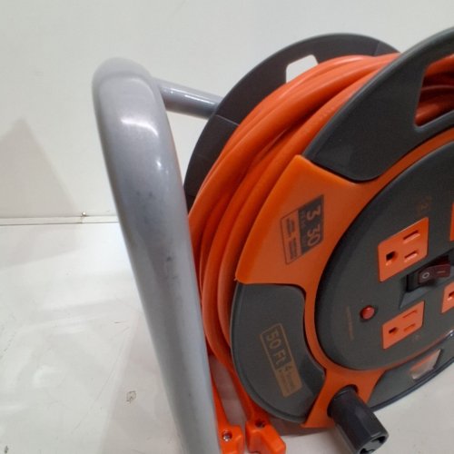 BLACK+DECKER RETRACTABLE EXTENSION CORD REEL WITH 4 OUTLETS & HEAVY DUTY 14AWG SJTW CABLE- 50FT (MODEL- ‎227259 / BDXPA0062) image 4