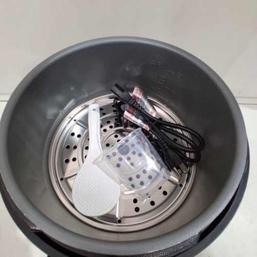 STARFRIT ELECTRIC PRESSURE COOKER - STEAM TRAY, MEASURING CUP & SPATULA- 8L CAPACITY - BLACK (MODEL: 024603) image 4