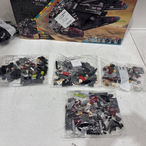 1579PC LEGO DISNEY STAR WARS THE DARK FALCON (MODEL: 75389) image 6