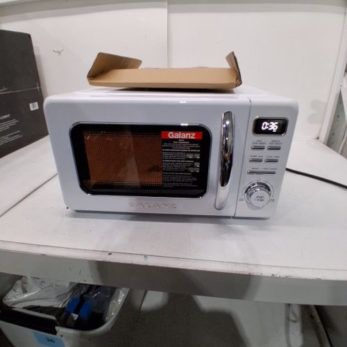 GALANZ RETRO STYLE COUNTERTOP MICROWAVE OVEN - 0.7CU.FT. - WHITE (MODEL: GLCMKZ07WER07) image 2