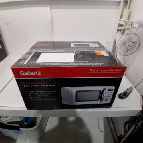 GALANZ RETRO STYLE COUNTERTOP MICROWAVE OVEN - 0.7CU.FT. - WHITE (MODEL: GLCMKZ07WER07) image 6