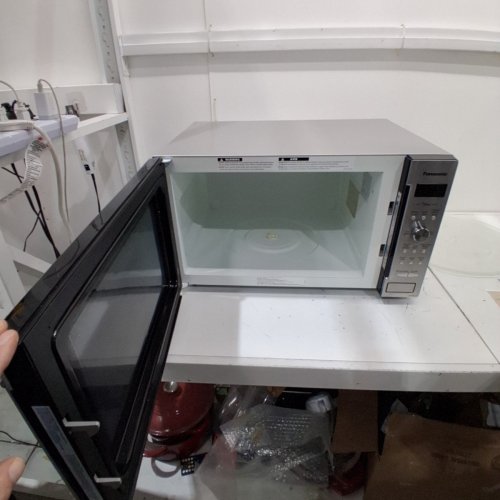 PANASONIC GENIUS CYCLONIC INVERTER MICROWAVE OVEN - 2.2CU.FT/1200W - STAINLESS STEEL (MODEL: NN-SD965S) image 5