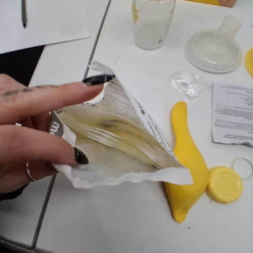 MEDELA MANUAL HARMONY BREAST PUMP - YELLOW image 2