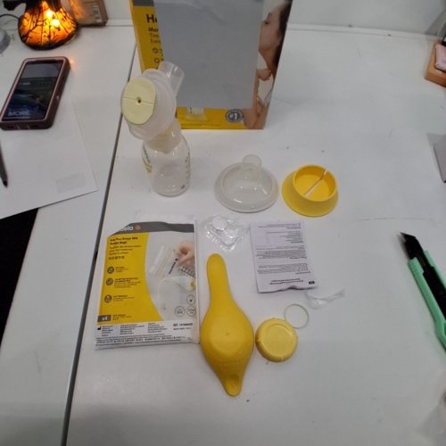 MEDELA MANUAL HARMONY BREAST PUMP - YELLOW image 3