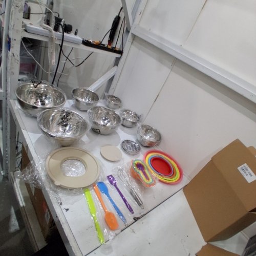 30PC TOYTEXX MIXING BOWL SET - BOWLS, LIDS, MEASURING CUPS, GRATERS, SPATULAS - MULTICOLOUR image 5