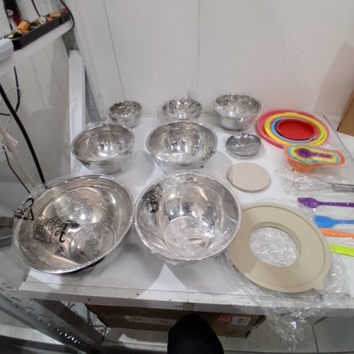 30PC TOYTEXX MIXING BOWL SET - BOWLS, LIDS, MEASURING CUPS, GRATERS, SPATULAS - MULTICOLOUR image 6
