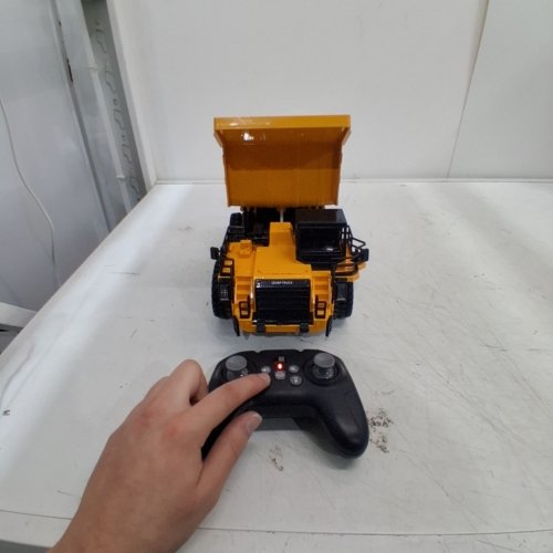 REMOTE CONTROL DUMP TRUCK WITH 9 CONTROLS - 2.4 GHZ - 1:18 - YELLOW/BLACK (MODEL: D93304/1/2) image 2