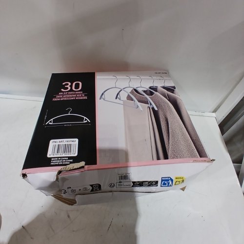 30 NON-SLIP COATED HANGERS - GRAY (ITEM: 1937962) image 3
