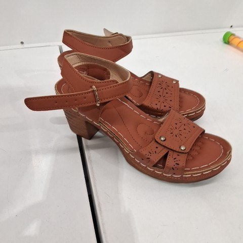 WOMEN'S ANKLE STRAP HEELED SANDALS - SIZE 7 (37) - BROWN image 3