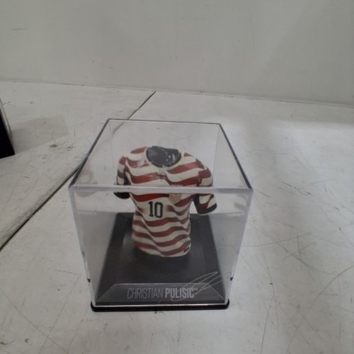 FAN COLLEX MYJERSEY CHRISTIAN PULISIC USA SOCCER JERSEY FIGURINE DISPLAY - RED AND WHITE (ITEM: 21242) image 3