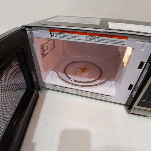 BLACK + DECKER DIGITAL PUSH BUTTON DOOR MICROWAVE OVEN - 700W - BLACK/STAINLESS STEEL (MODEL: EM720CB7-P) image 2
